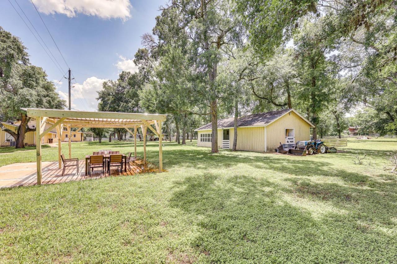 Bright Wallis Cottage With Pergola And Grill! Exteriör bild
